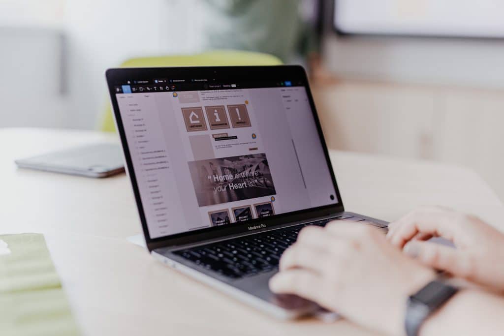 Vom Keyword durch SEO auf die Website mit modernen Webdesign