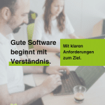 Ein Mann und eine Frau arbeiten im Hintergrund an Laptops, während im Vordergrund geschrieben steht: "Gute Software beginnt mit Verständnis. Mit klaren Anforderungen zum Ziel."