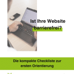 Ein Mann sitzt vor einem schwarzen Laptop und man sieht ihm über die Schulter auf den Bildschirm