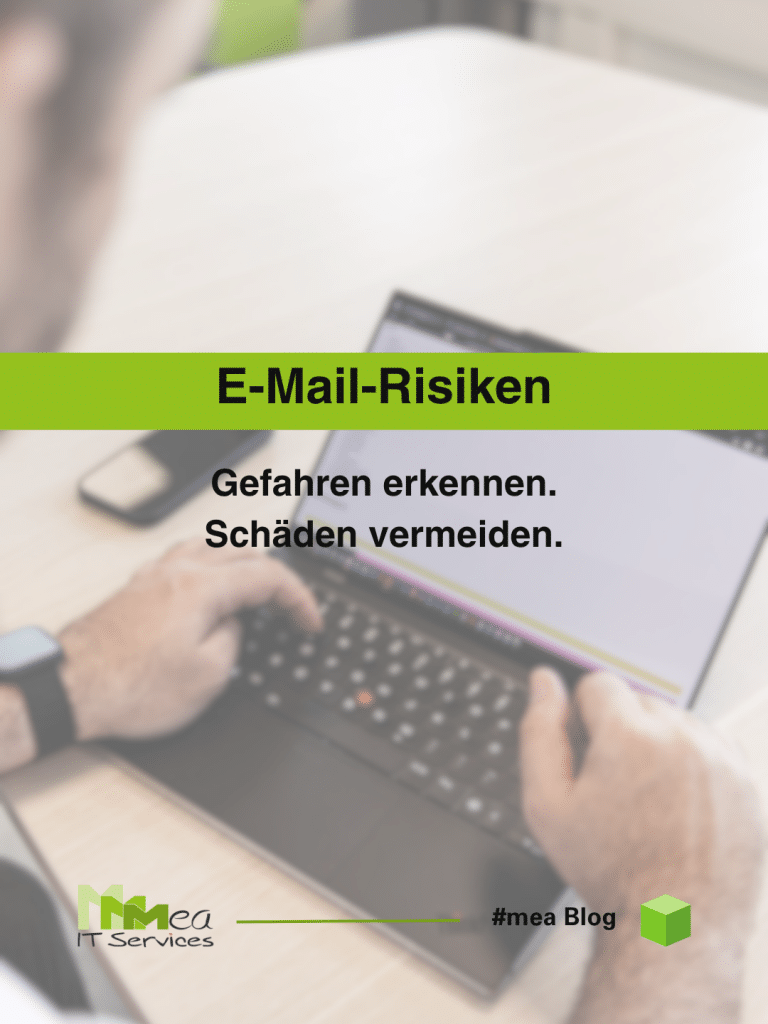 Man sieht einem Mann über die Schulter, der auf seinem Laptop ein E-Mail-Programm offen hat.