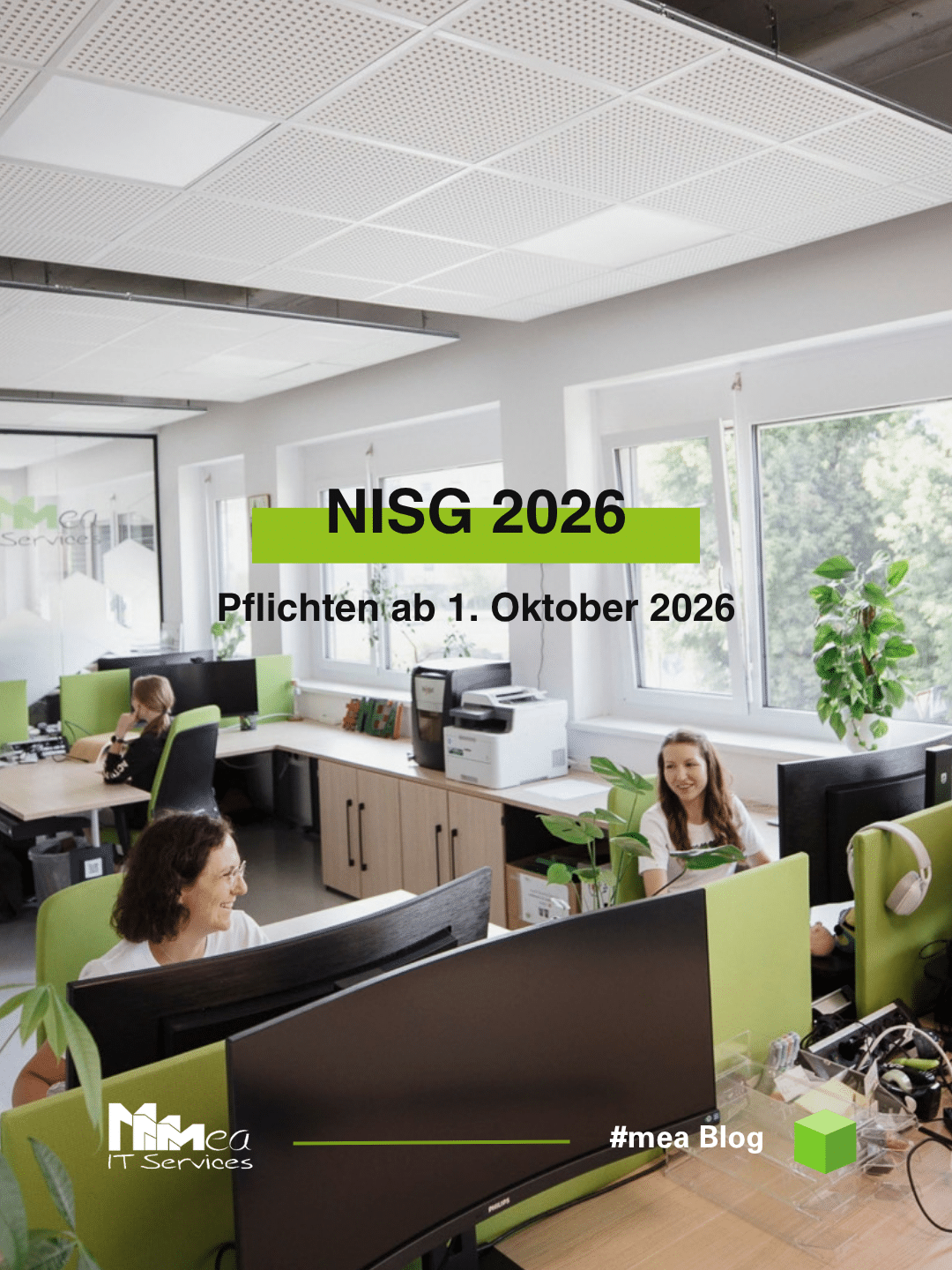 Mehrere Personen arbeiten im Büro von mea IT Services, darüber der Text im Vordergrund: "NISG 2026 - Pflichten ab 1. Oktober 2026"